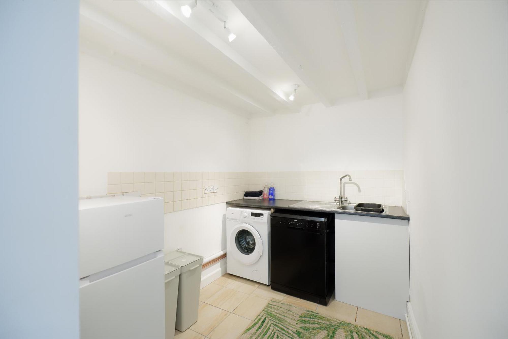 Stayright 3 Bed Home Near Hiking Trails & Parks Llwynypia Екстер'єр фото
