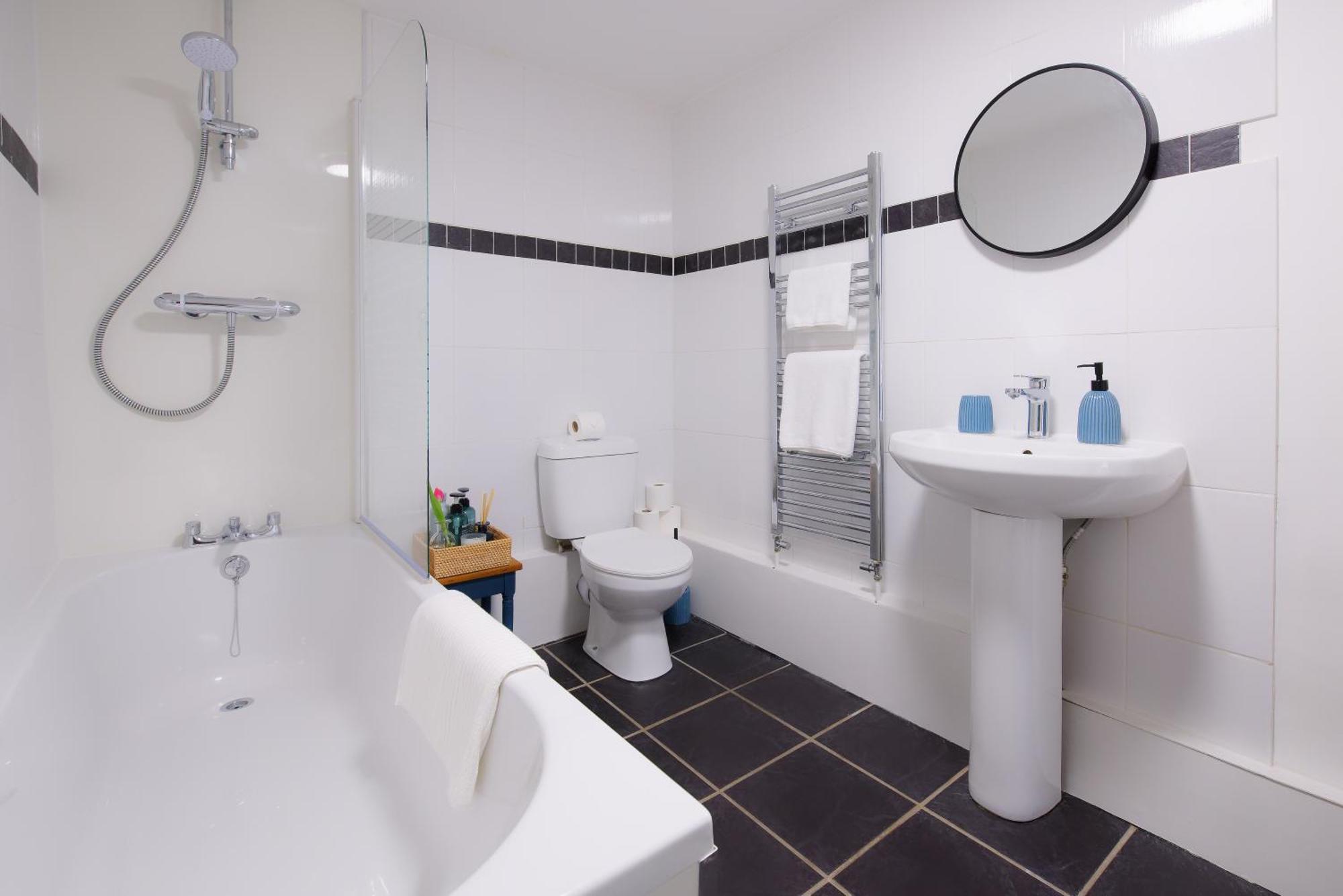 Stayright 3 Bed Home Near Hiking Trails & Parks Llwynypia Екстер'єр фото