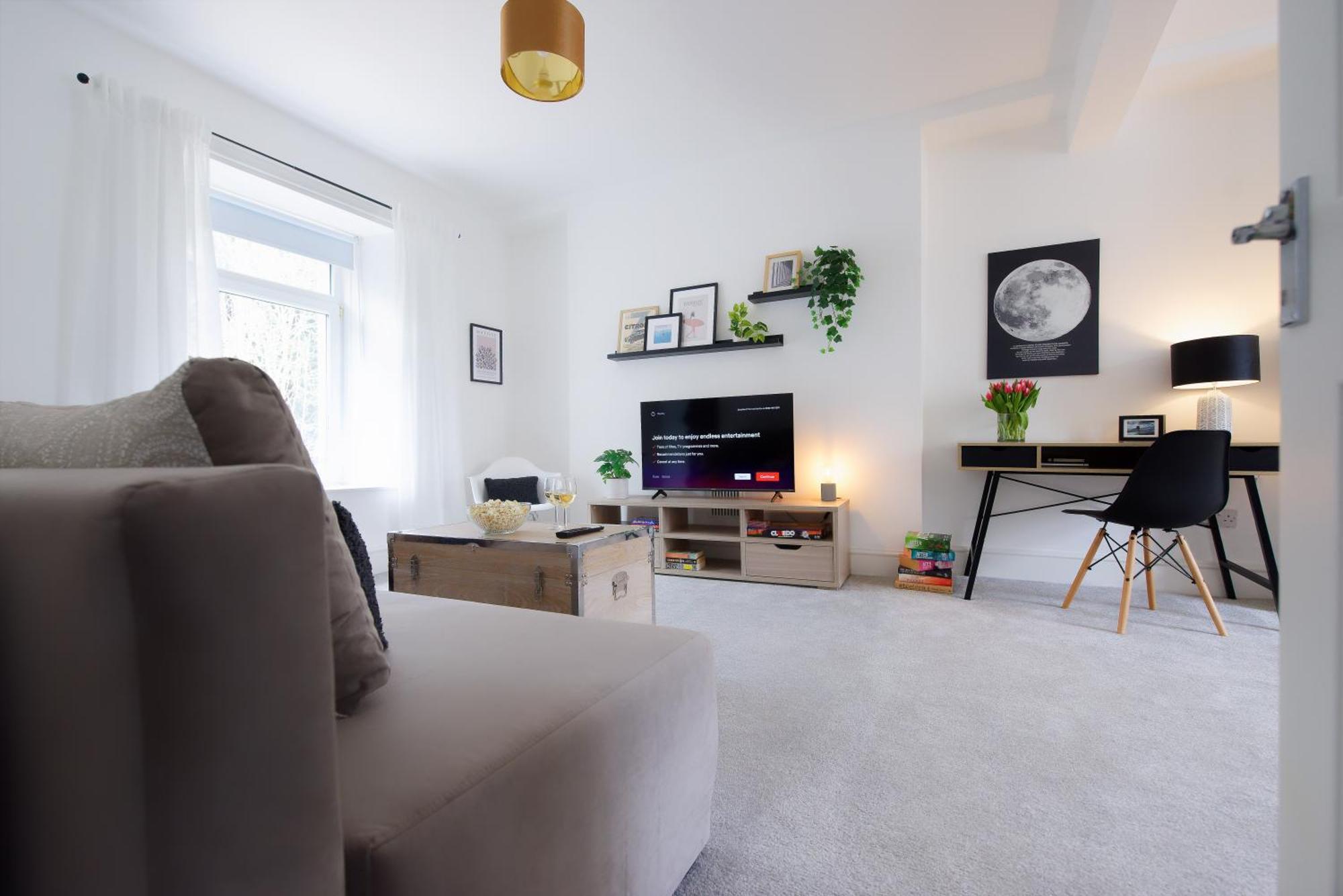 Stayright 3 Bed Home Near Hiking Trails & Parks Llwynypia Екстер'єр фото